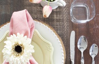 Pink-and-mint-easter-table-setting-1