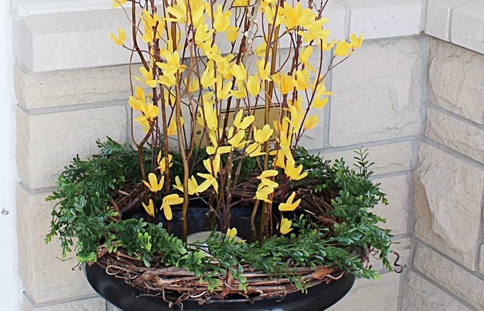 spring-urn-decor-porch