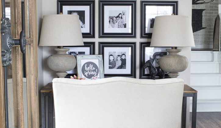 how-to-decorate-with-family-photos-2