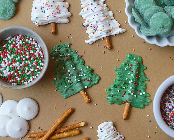 Chocolate Pretzel Christmas Trees - 560x560