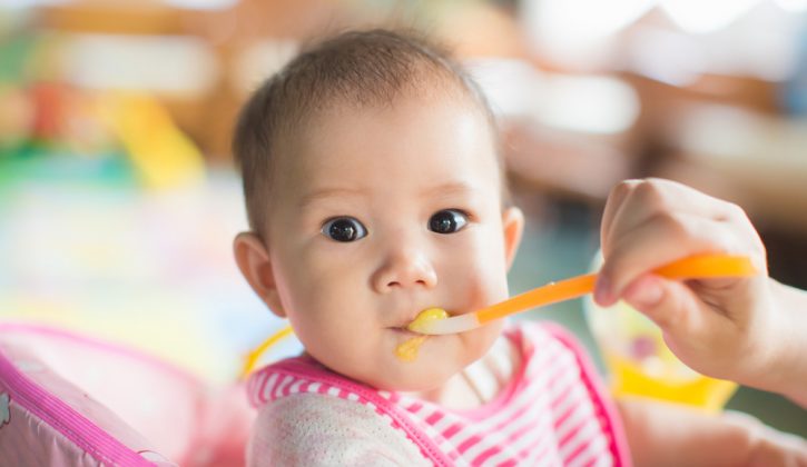Five Signs Your Baby is Ready for Solids