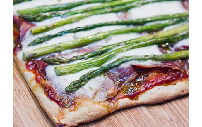 Roasted Asparagus and Prosciutto Pizza