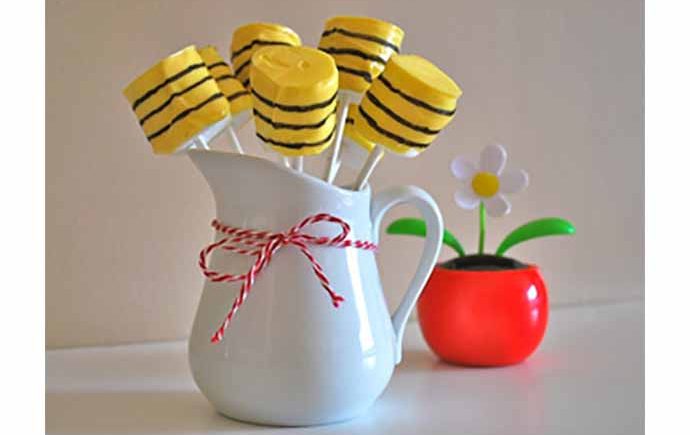 Bumblebee Marshmallow Pops