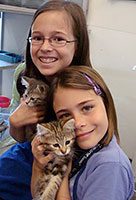 Girls_with_kittens