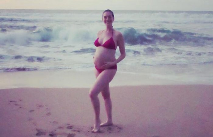 Anne Hathaway bikini photo