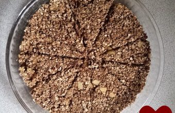 Apple-cinnamon-granola-bar-recipe-Microwave-recipe-via-www.parentclub.ca_