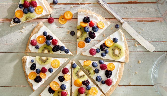 fruity cookie pizza
